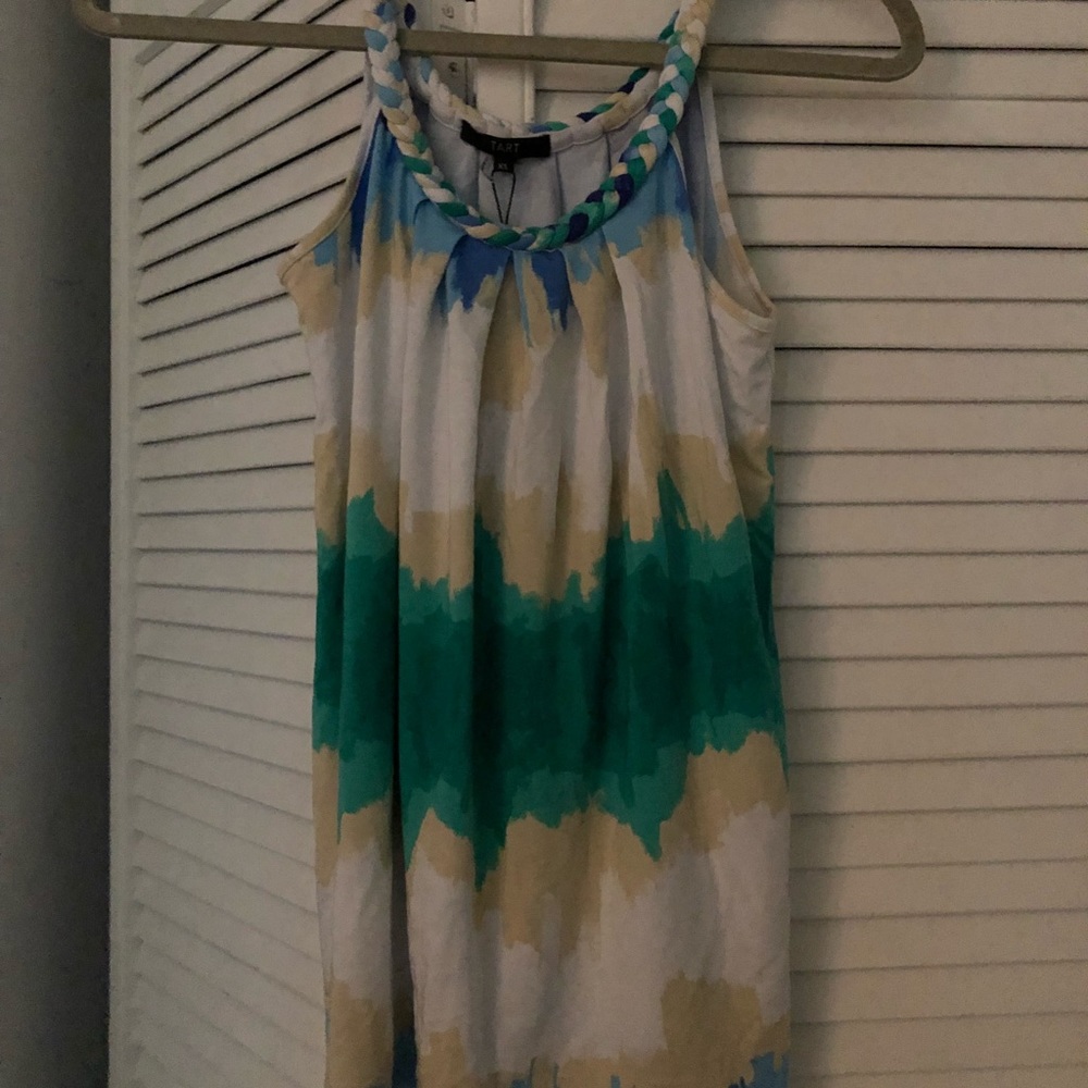 Multi color tank, braided neck